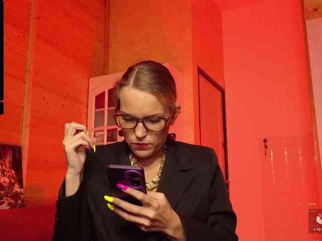 Findom_Lady_Shine webcam