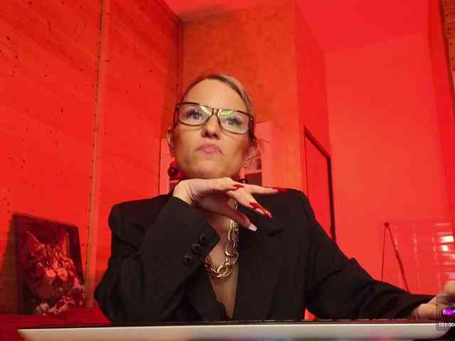 Findom_Lady_Shine webcam