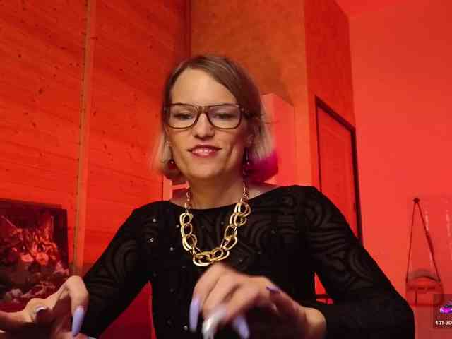 Findom_Lady_Shine webcam