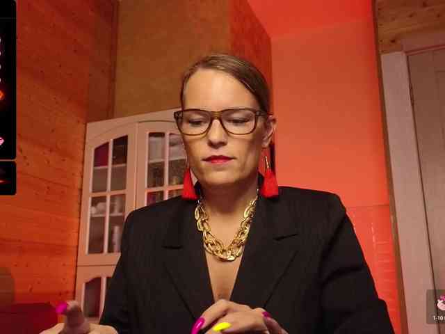 Findom_Lady_Shine webcam