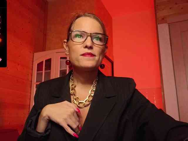 Findom_Lady_Shine webcam