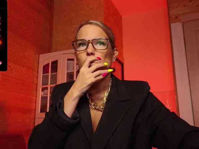 Findom_Lady_Shine webcam