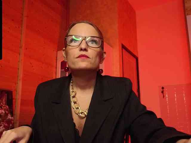 Findom_Lady_Shine webcam