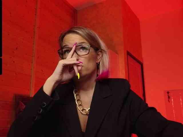 Findom_Lady_Shine webcam