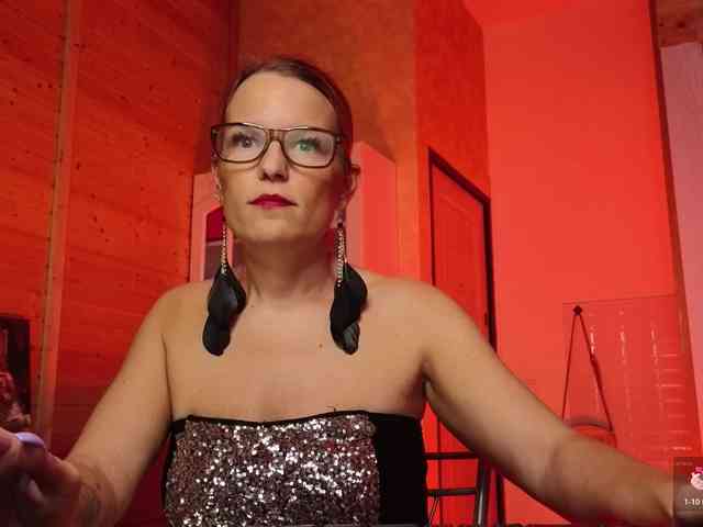 Findom_Lady_Shine webcam