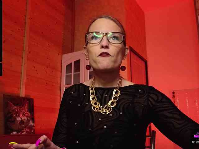 Findom_Lady_Shine webcam