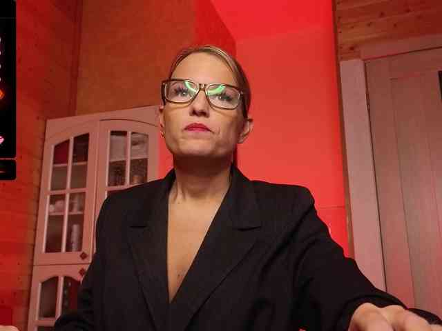 Findom_Lady_Shine webcam