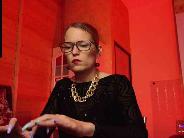 Findom_Lady_Shine webcam