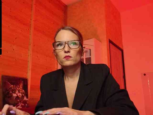 Findom_Lady_Shine webcam