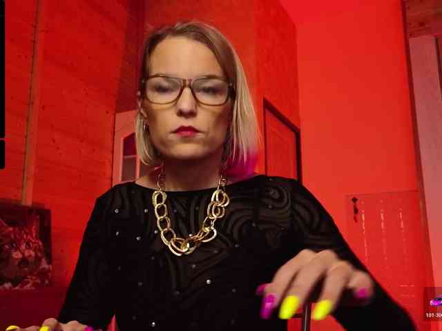 Findom_Lady_Shine webcam