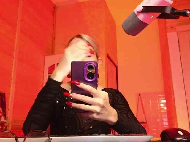 Findom_Lady_Shine webcam