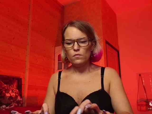 Findom_Lady_Shine webcam