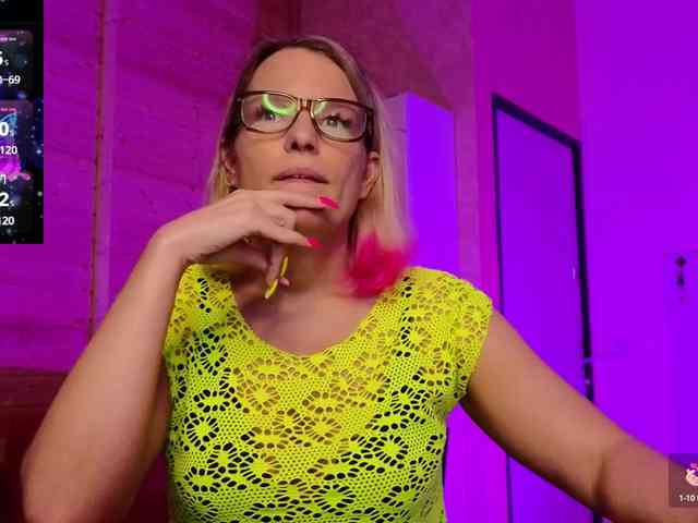 Findom_Lady_Shine webcam