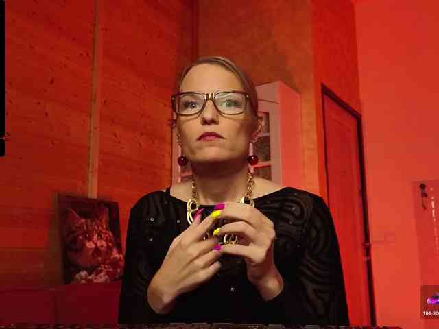 Findom_Lady_Shine webcam