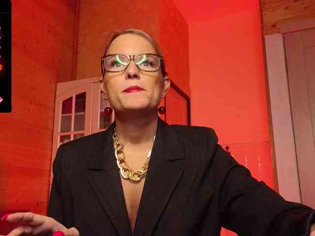 Findom_Lady_Shine webcam