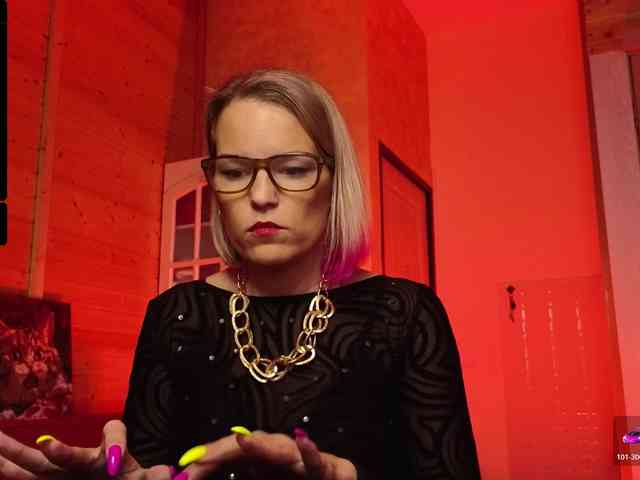 Findom_Lady_Shine webcam