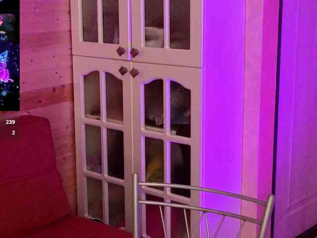 Findom_Lady_Shine webcam