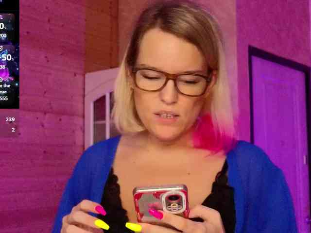 Findom_Lady_Shine webcam