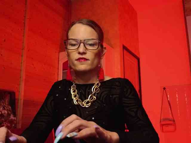 Findom_Lady_Shine webcam