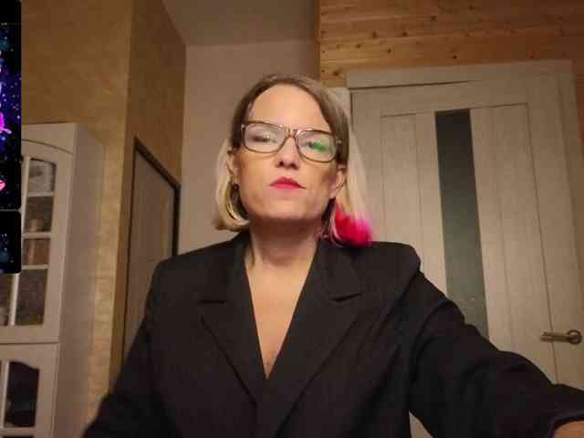 Findom_Lady_Shine webcam