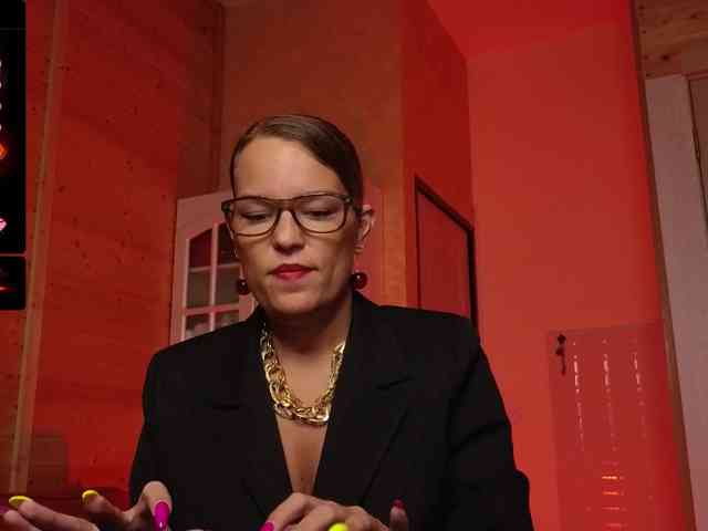 Findom_Lady_Shine webcam