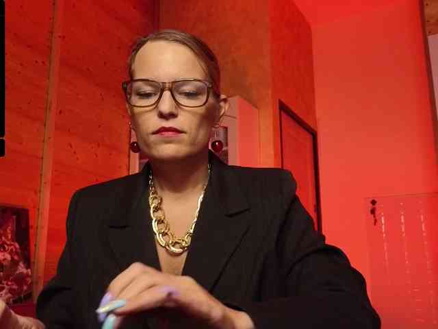 Findom_Lady_Shine webcam