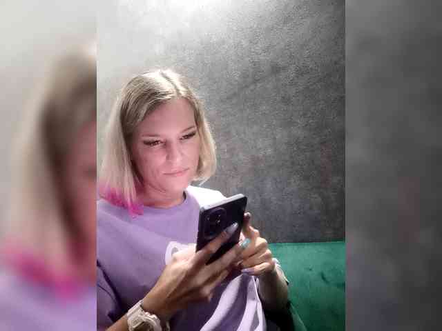 Findom_Lady_Shine webcam