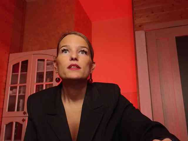 Findom_Lady_Shine webcam