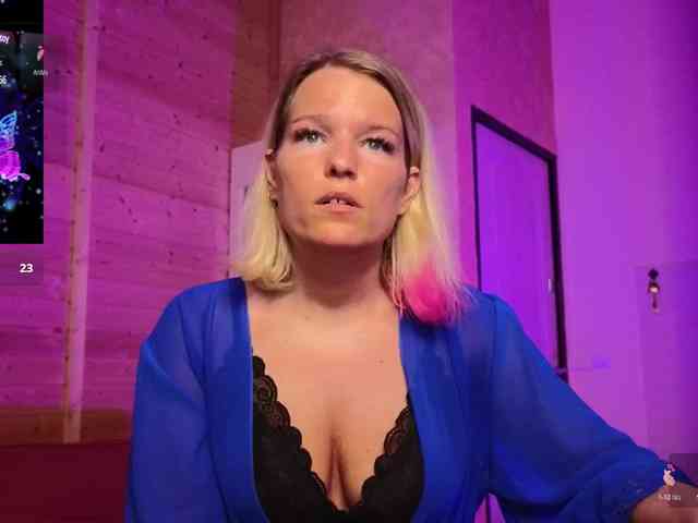 Findom_Lady_Shine webcam
