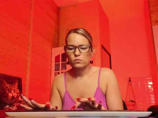 Findom_Lady_Shine webcam