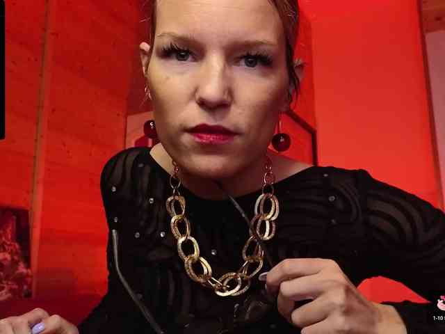 Findom_Lady_Shine webcam