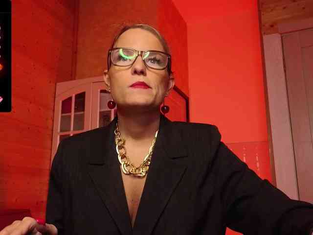 Findom_Lady_Shine webcam