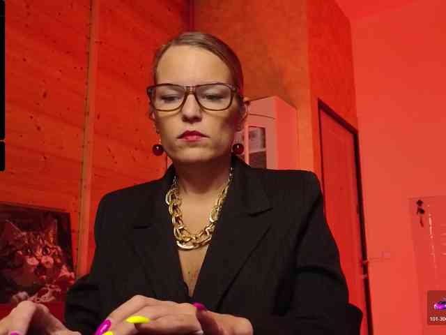 Findom_Lady_Shine webcam