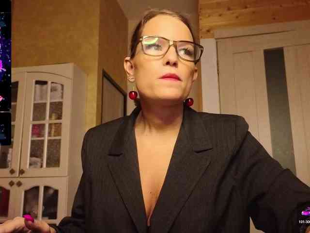 Findom_Lady_Shine webcam