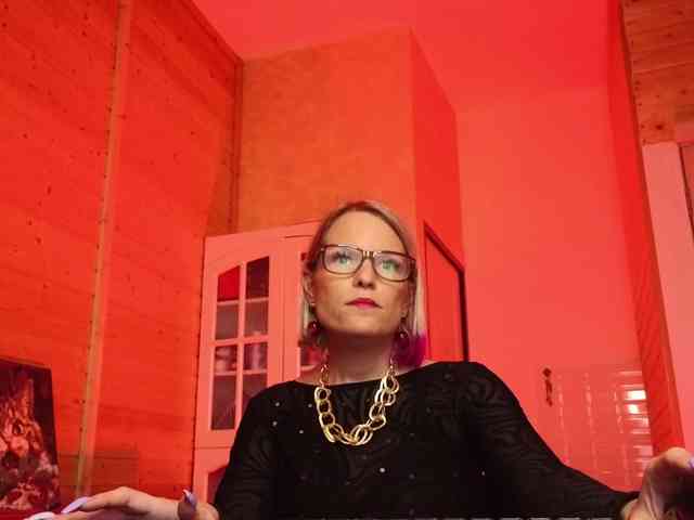 Findom_Lady_Shine webcam