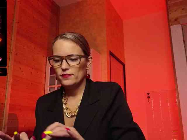 Findom_Lady_Shine webcam