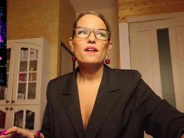 Findom_Lady_Shine webcam