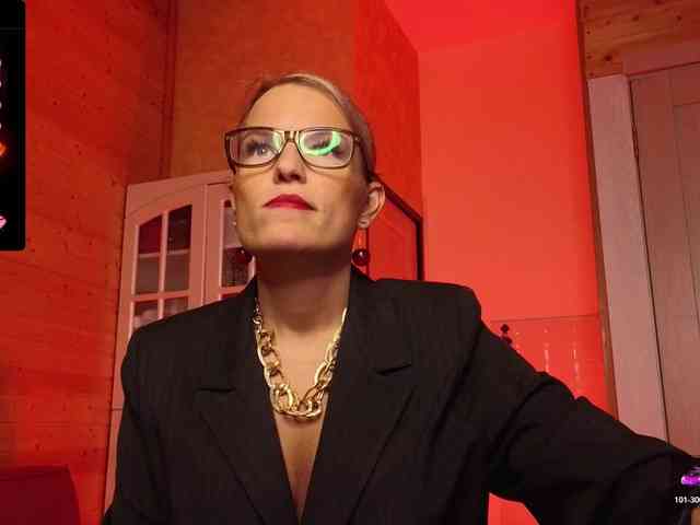 Findom_Lady_Shine webcam