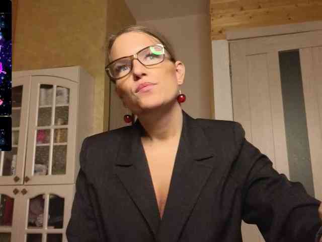 Findom_Lady_Shine webcam