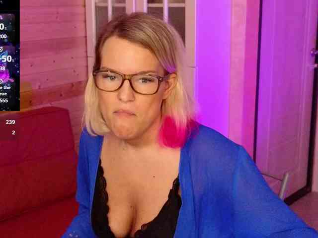 Findom_Lady_Shine webcam