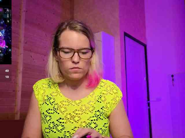 Findom_Lady_Shine webcam