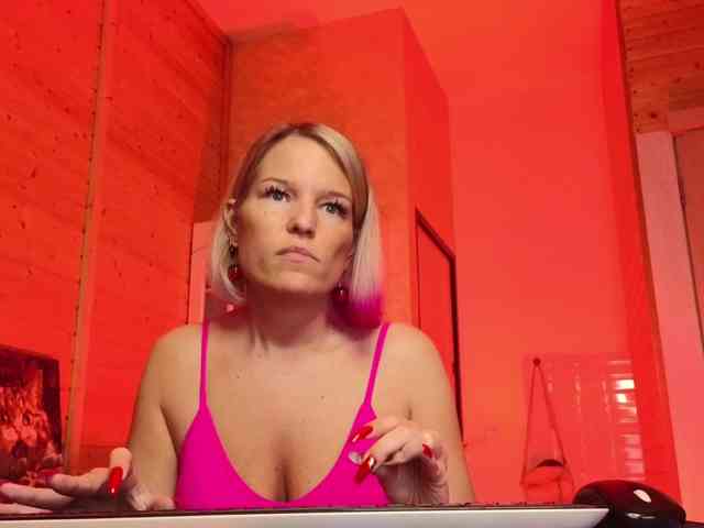 Findom_Lady_Shine webcam