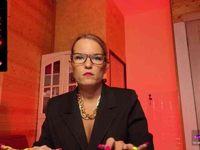 Findom_Lady_Shine webcam