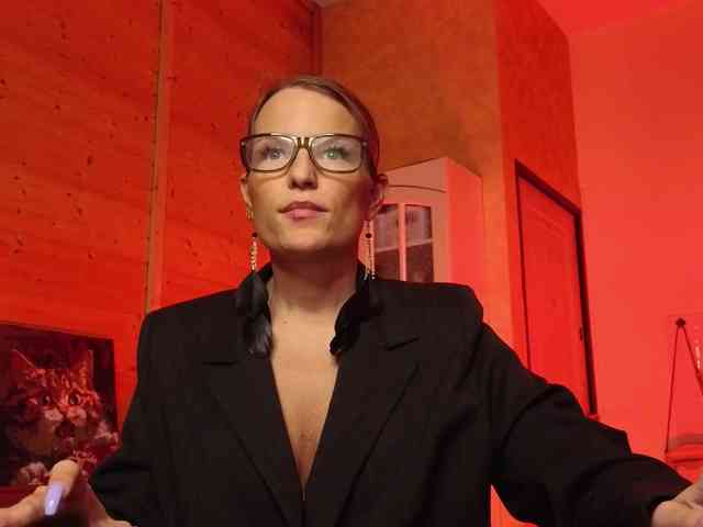 Findom_Lady_Shine webcam