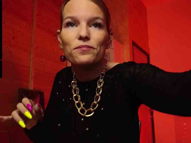 Findom_Lady_Shine webcam