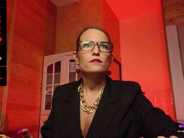 Findom_Lady_Shine webcam