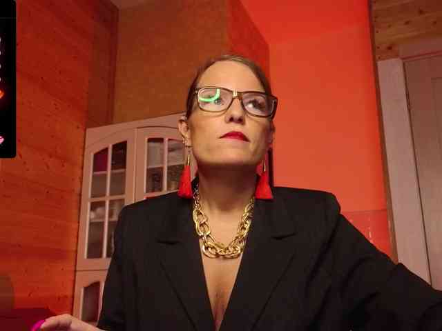 Findom_Lady_Shine webcam