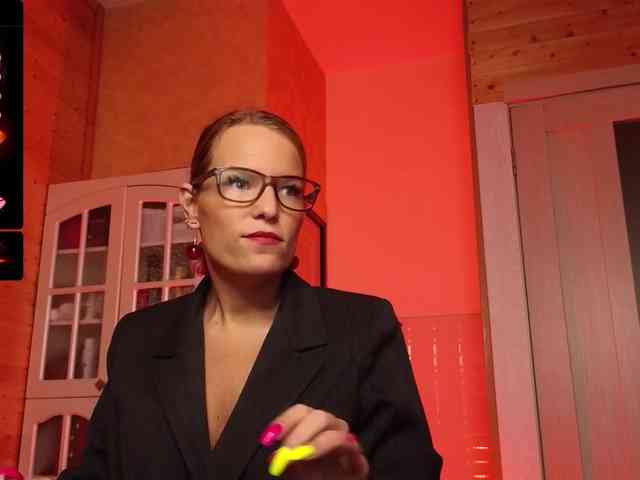 Findom_Lady_Shine webcam