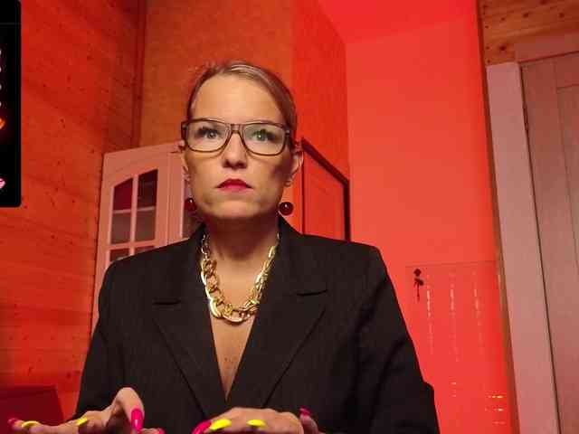 Findom_Lady_Shine webcam