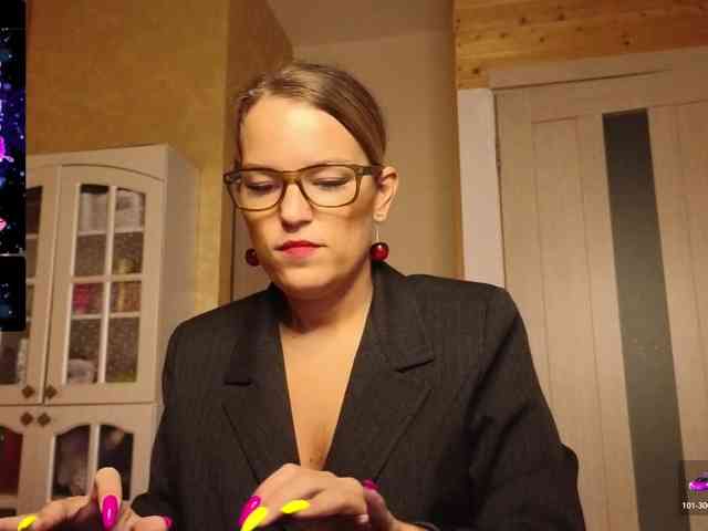 Findom_Lady_Shine webcam